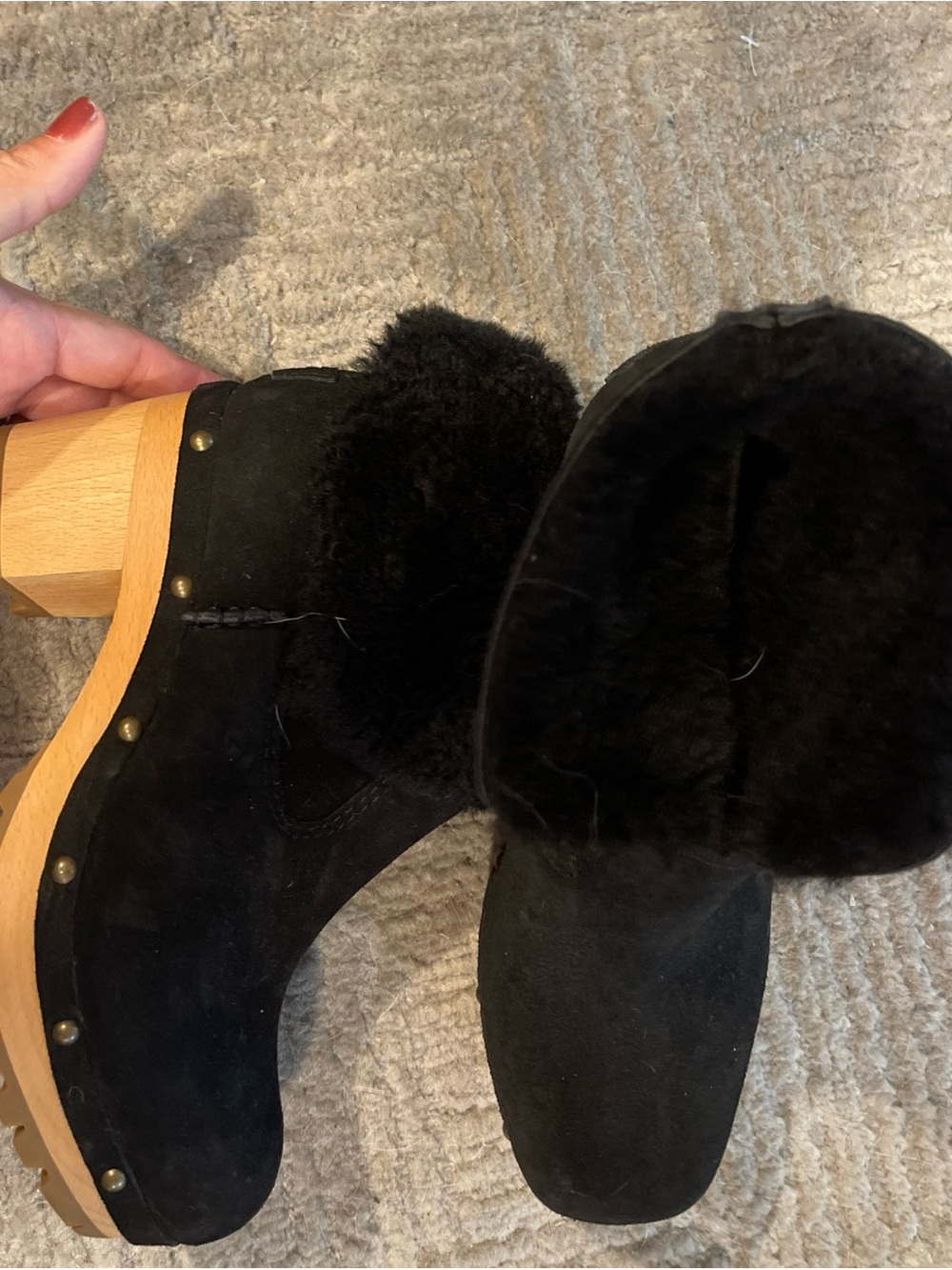 The UGG THEBES Black Suede Clog 7 new without box
